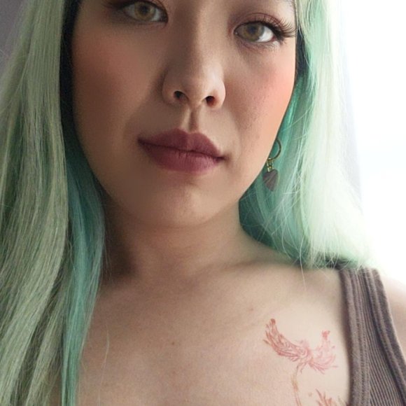 💕🎉Meet Your Posher! 💕🎉 - Picture 4 of 5